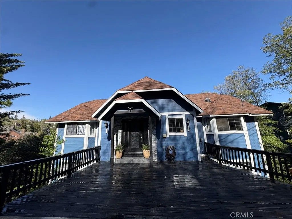 Photo of 1137 Nadelhorn Dr, Lake Arrowhead, CA 92352 (MLS # IG26098471)