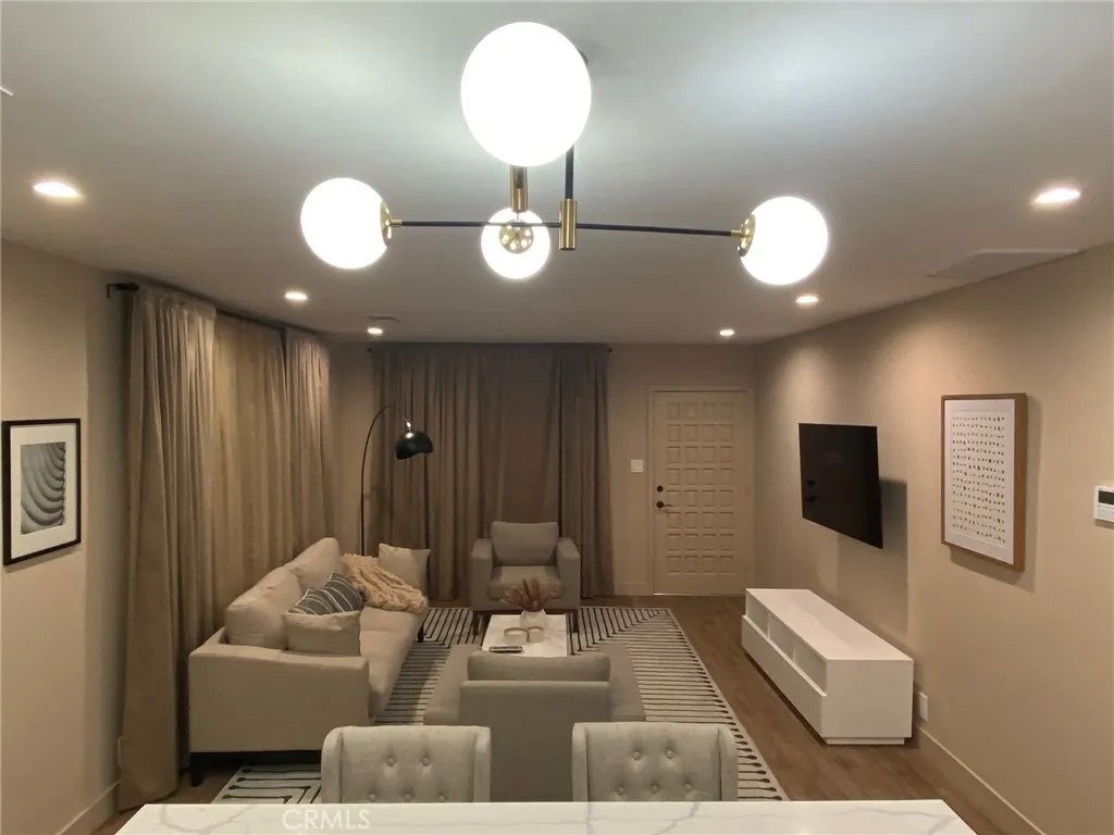 405 W Broadway