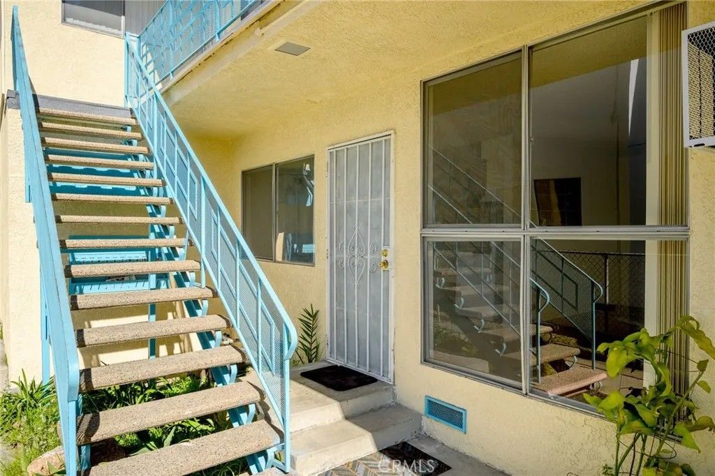 Photo of 208 E Chevy Chase Drive #1, Glendale, CA 91205 (MLS # GD26031687)