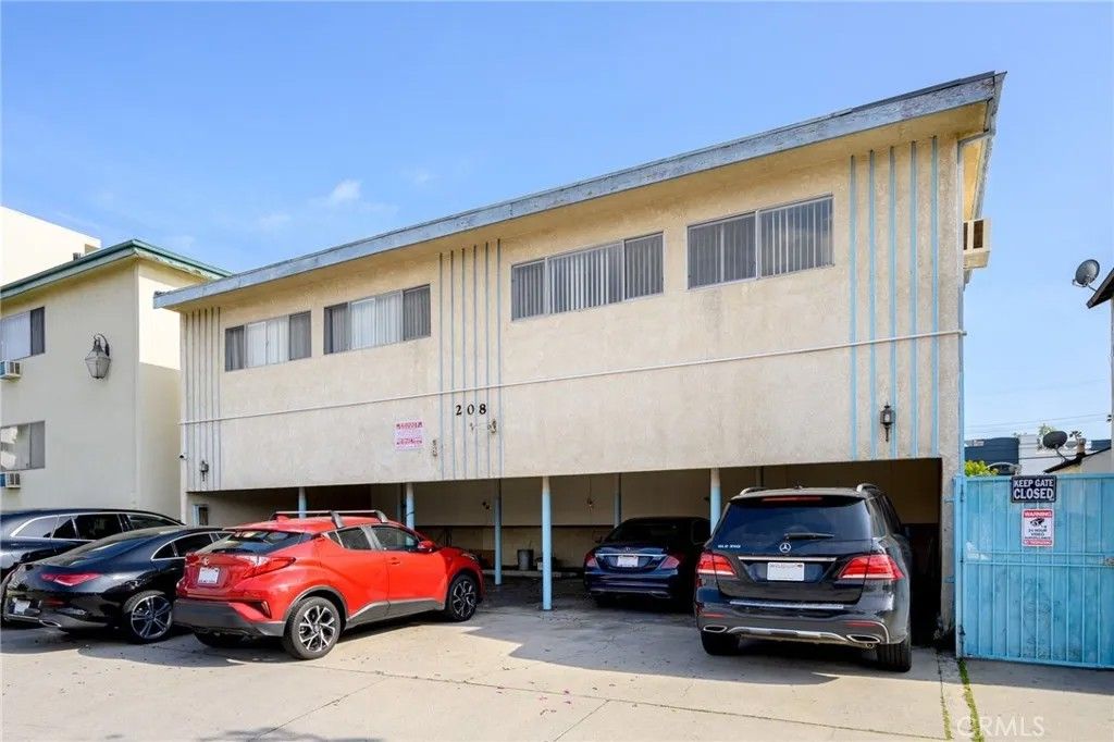 Photo of 208 E Chevy Chase Drive #1, Glendale, CA 91205 (MLS # GD26031687)