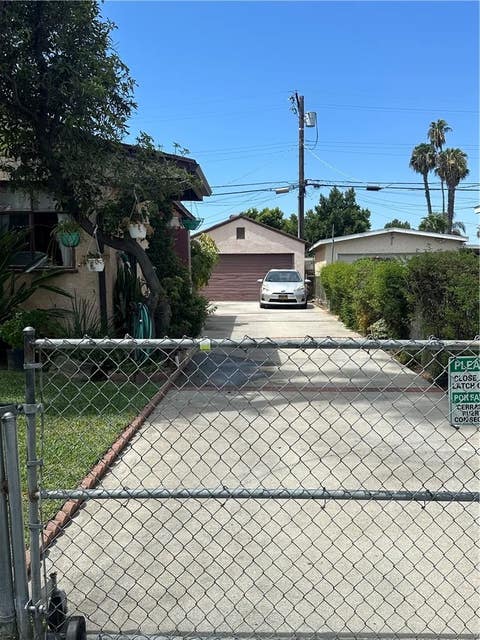 Photo of 8719 Tilden Ave, Panorama City, CA 91402 (MLS # SR26176935)