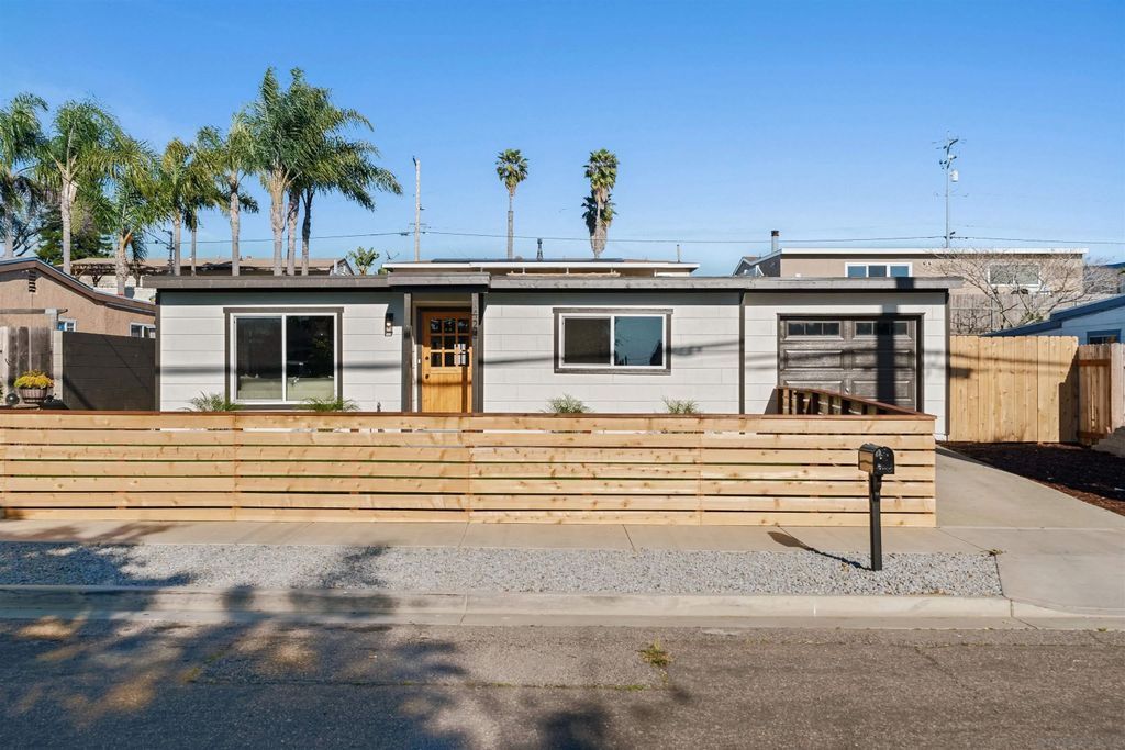 Photo of 1426 Santa Rosa St, Oceanside, CA 92058 (MLS # 260006491)