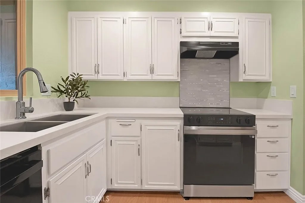 1916 FAIRWAY CIRCLE Drive