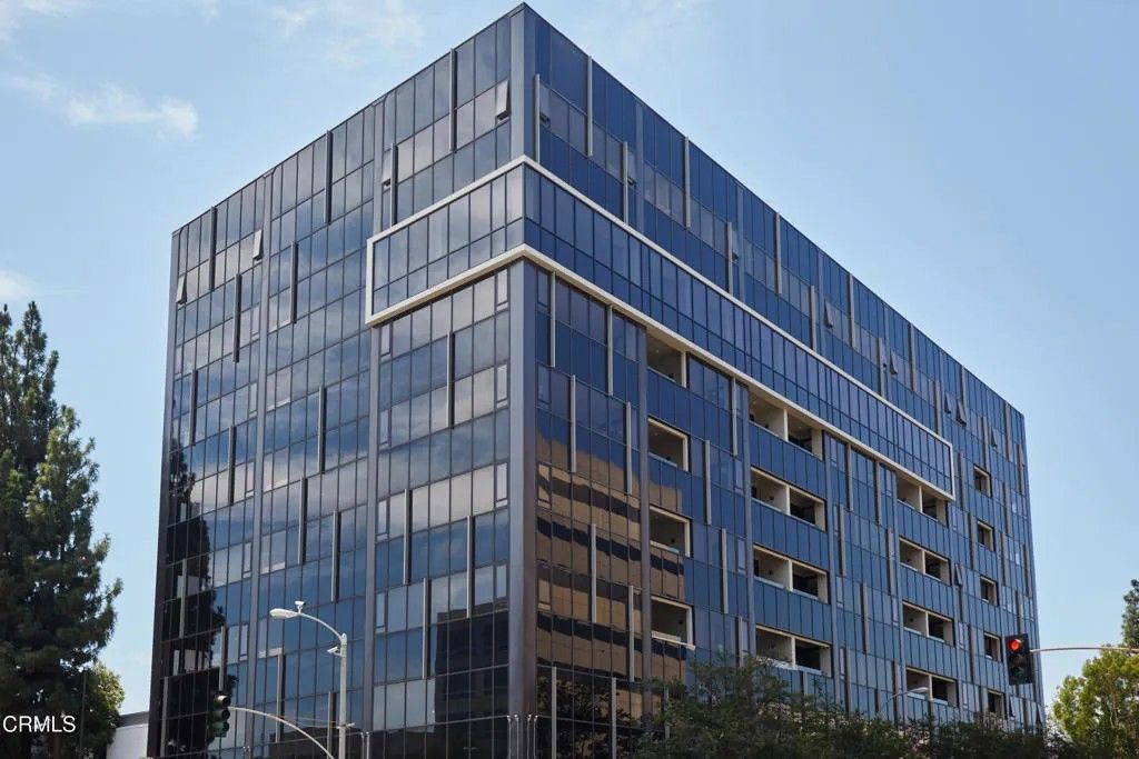 Photo of 388 Cordova Street #305, Pasadena, CA 91101 (MLS # P1-26496)