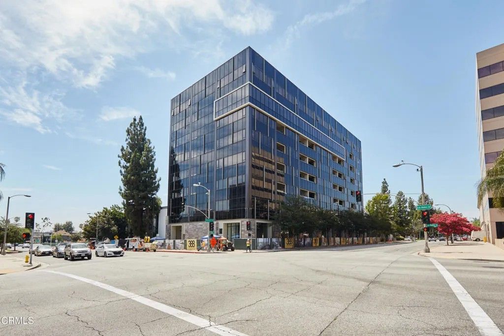 Photo of 388 Cordova Street #305, Pasadena, CA 91101 (MLS # P1-26496)