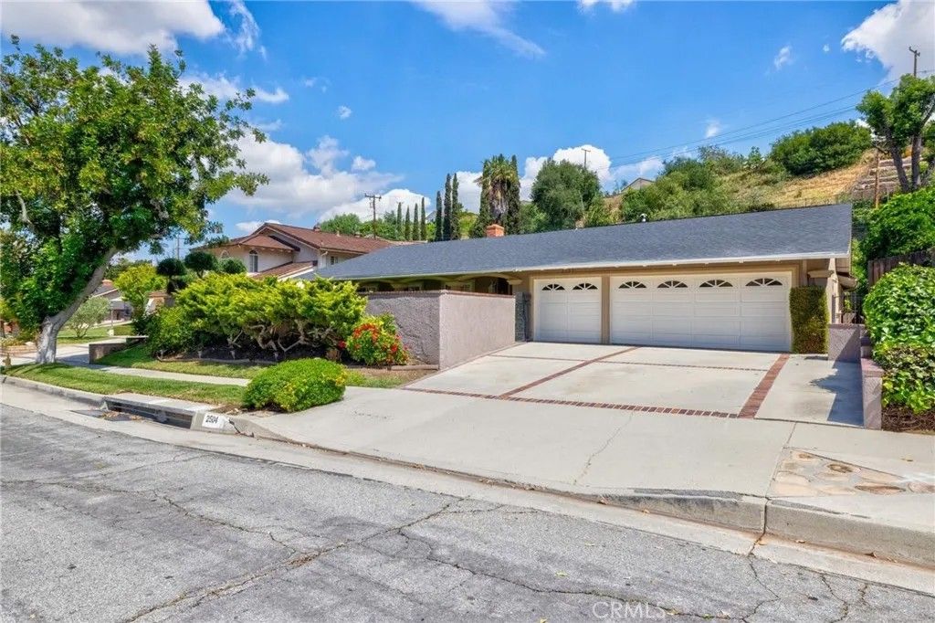 Photo of 2504 Sarandi Grande Dr, Hacienda Heights, CA 91745 (MLS # TR26055813)