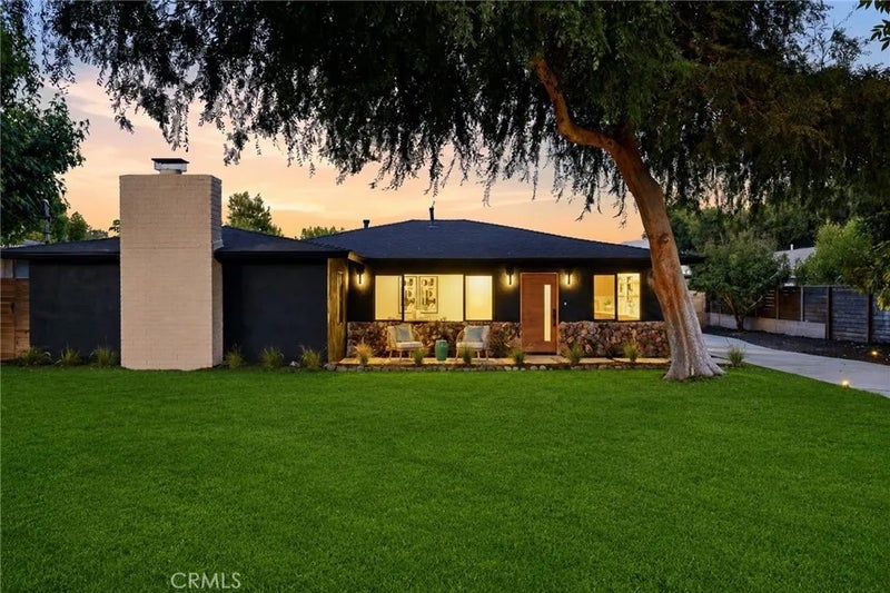 210 N Lomita