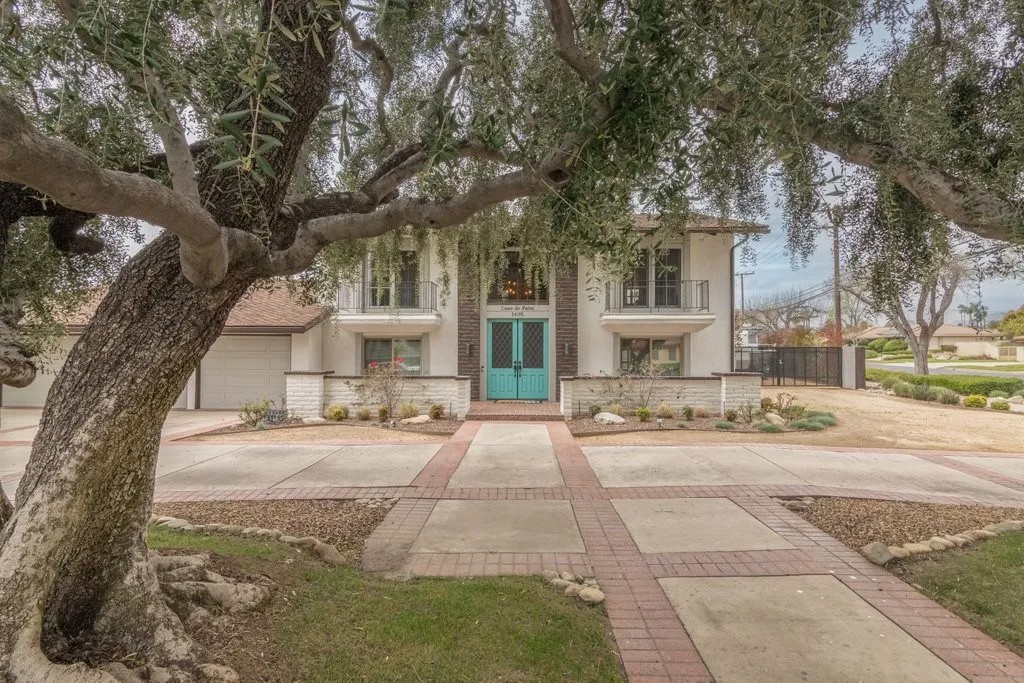 1695 N Palm
