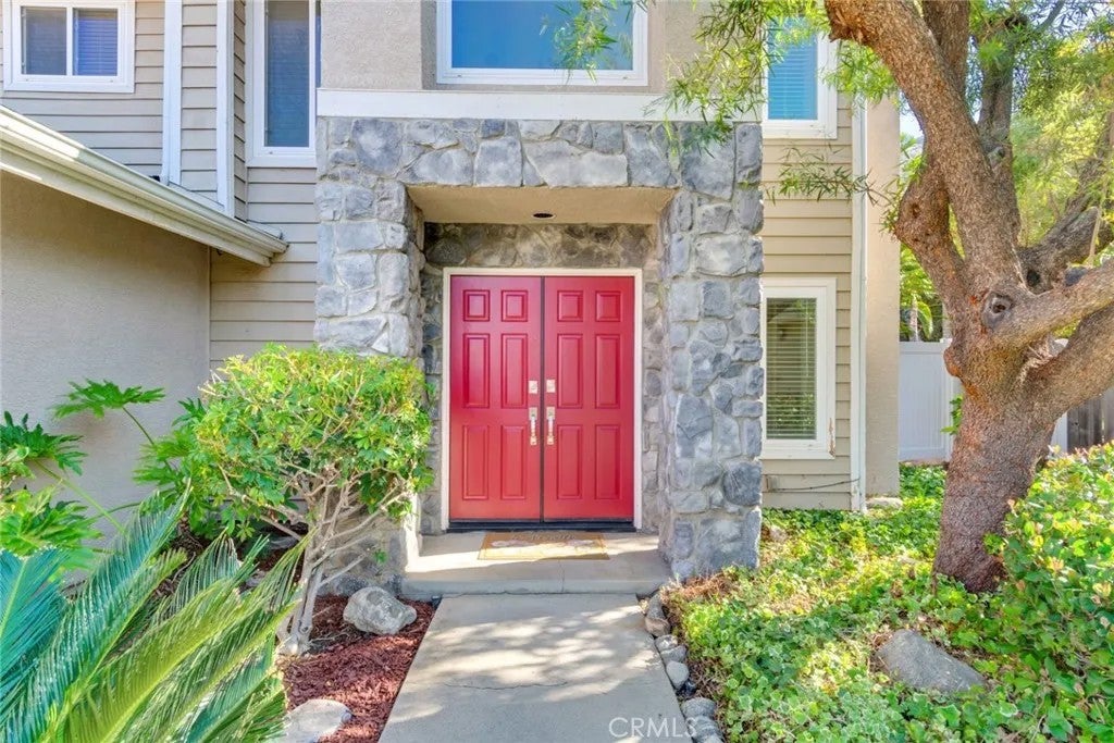 10494 Valley Crest
