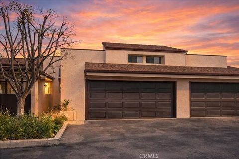 Photo of 1669 S Heritage Cir, Anaheim, CA 92804 (MLS # OC26050806)