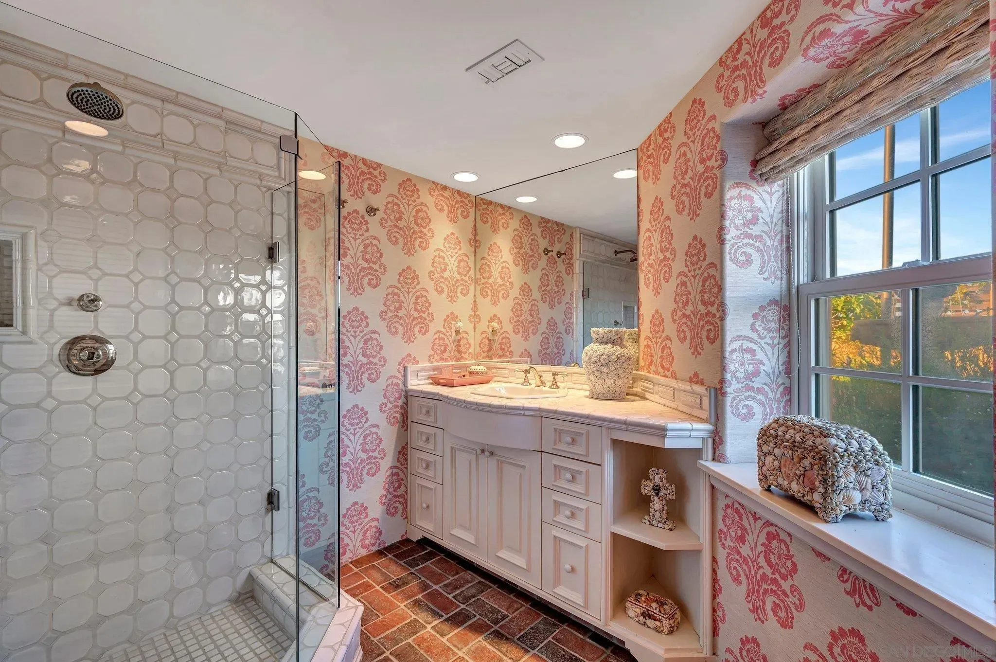 La Jolla, California 92037, United States, 6 Bedrooms Bedrooms, ,7 BathroomsBathrooms,Residential,Active,11003