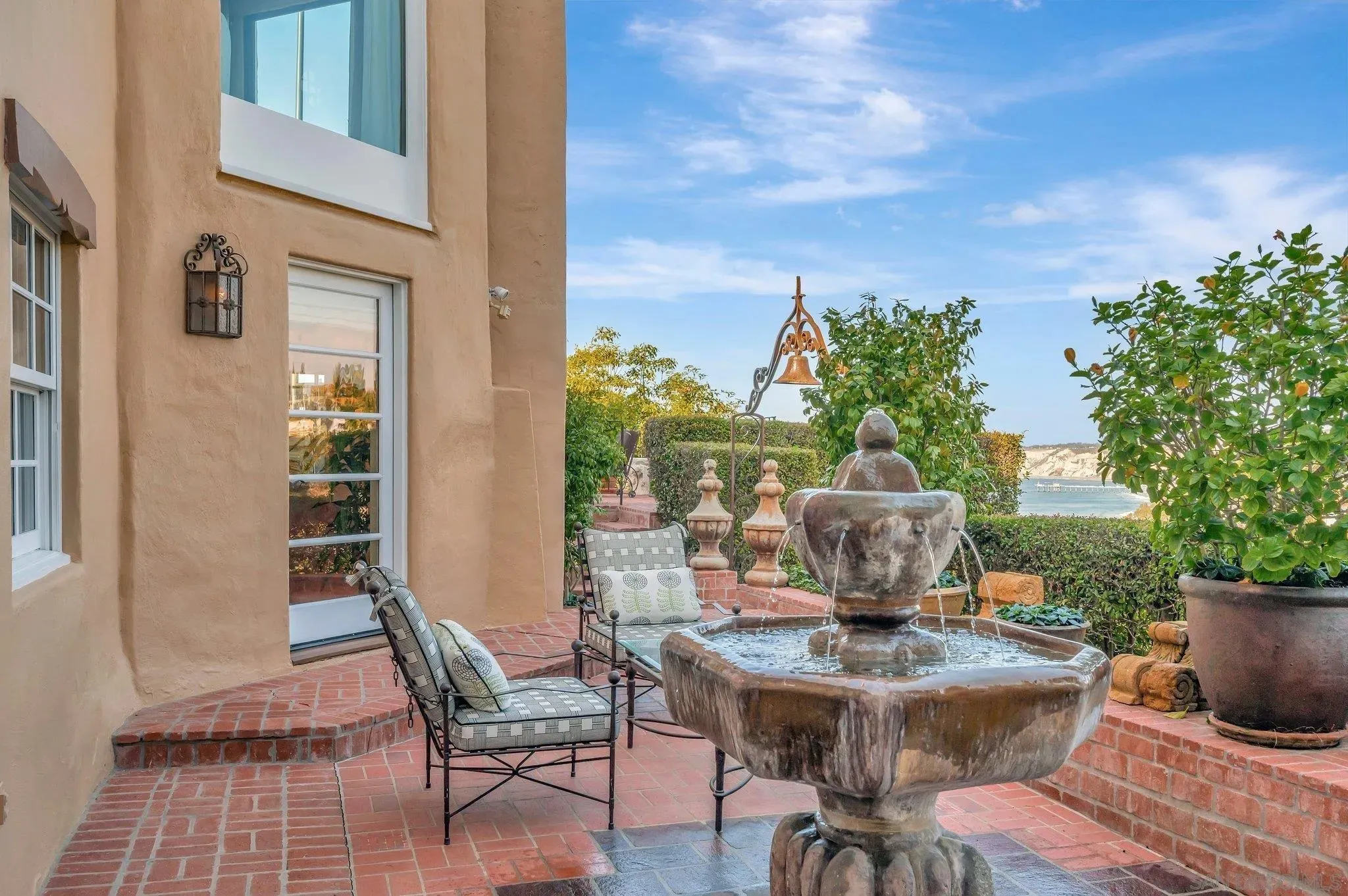 La Jolla, California 92037, United States, 6 Bedrooms Bedrooms, ,7 BathroomsBathrooms,Residential,Active,11003