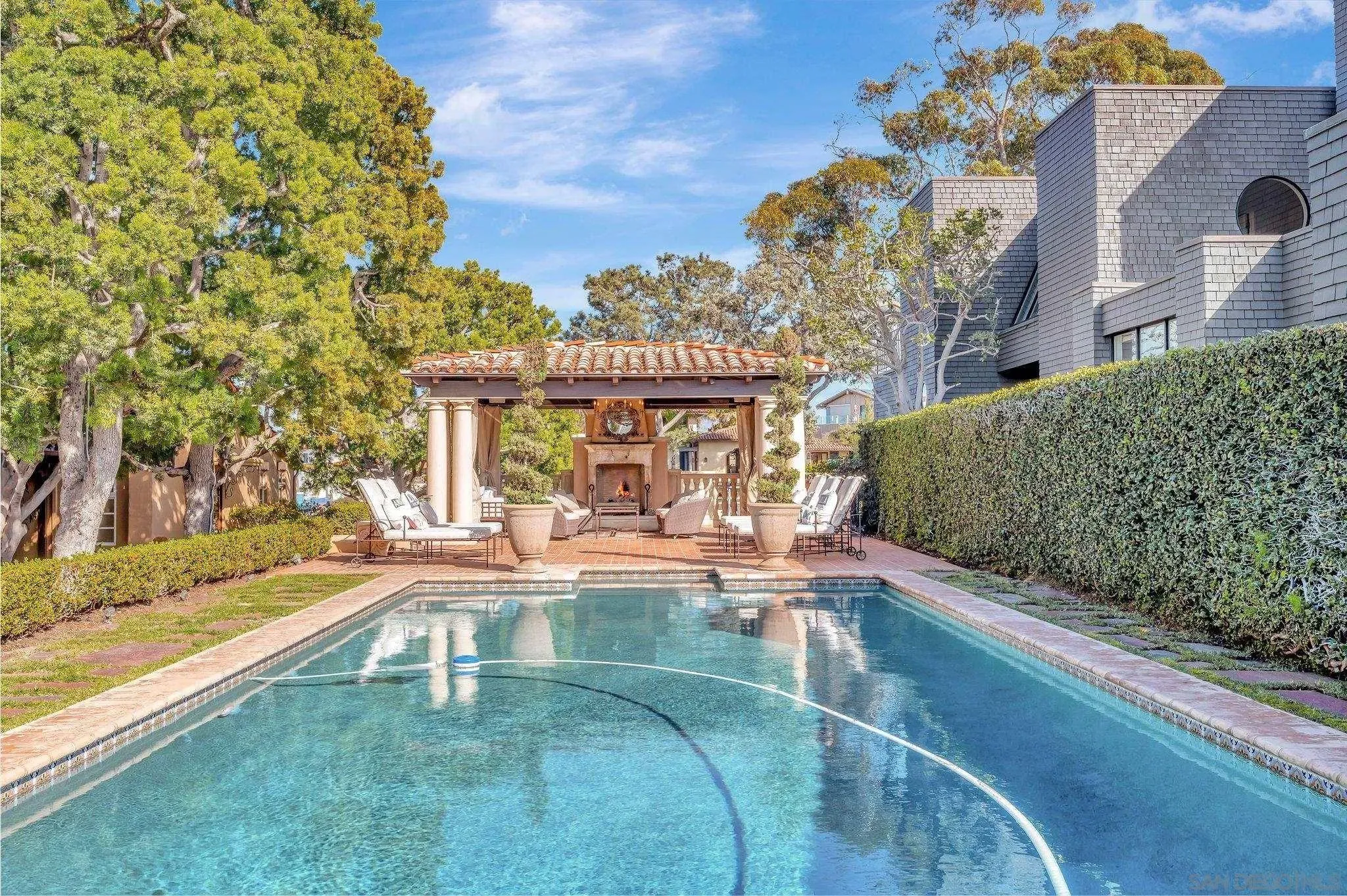 La Jolla, California 92037, United States, 6 Bedrooms Bedrooms, ,7 BathroomsBathrooms,Residential,Active,11003