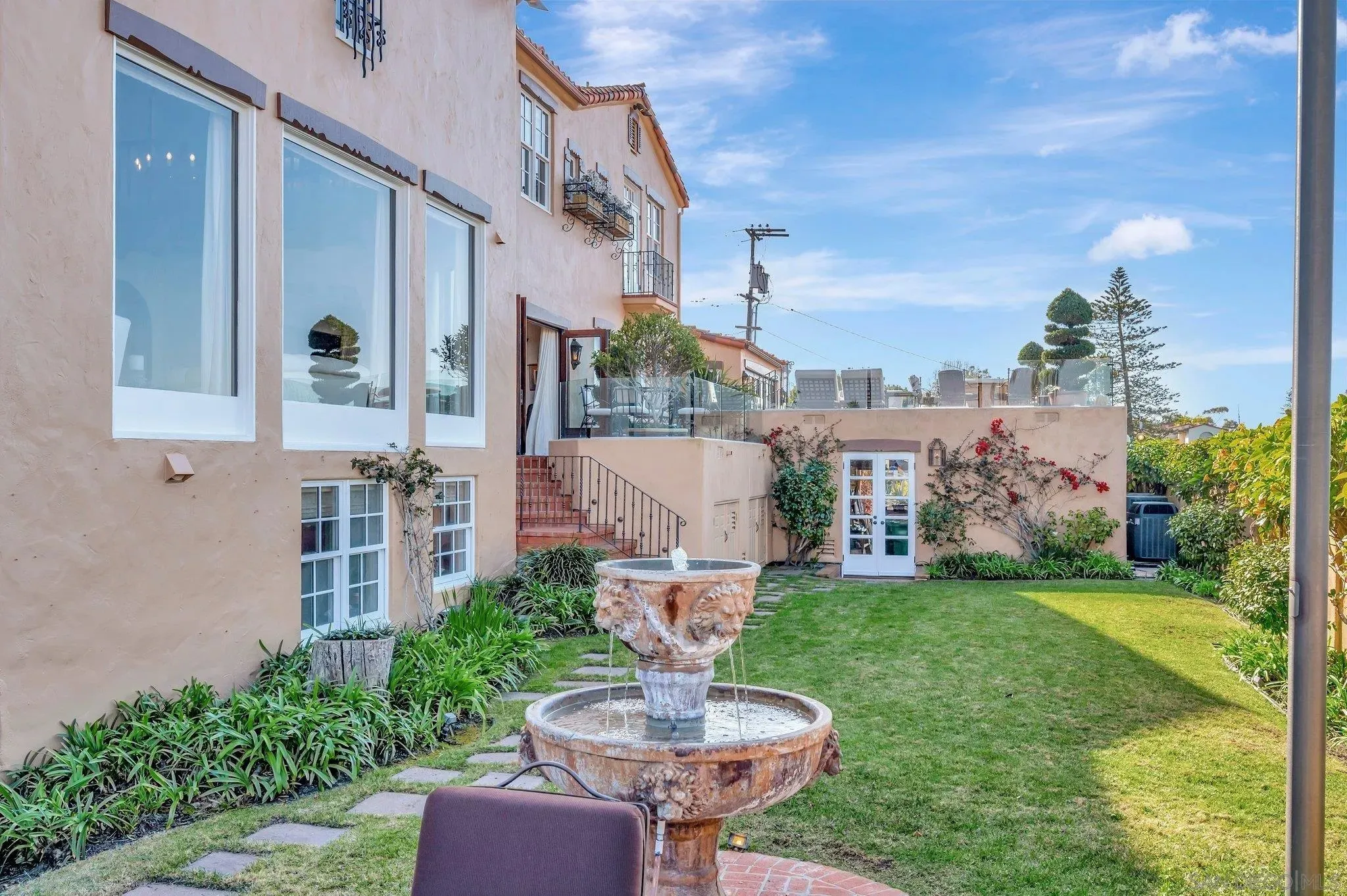 La Jolla, California 92037, United States, 6 Bedrooms Bedrooms, ,7 BathroomsBathrooms,Residential,Active,11003