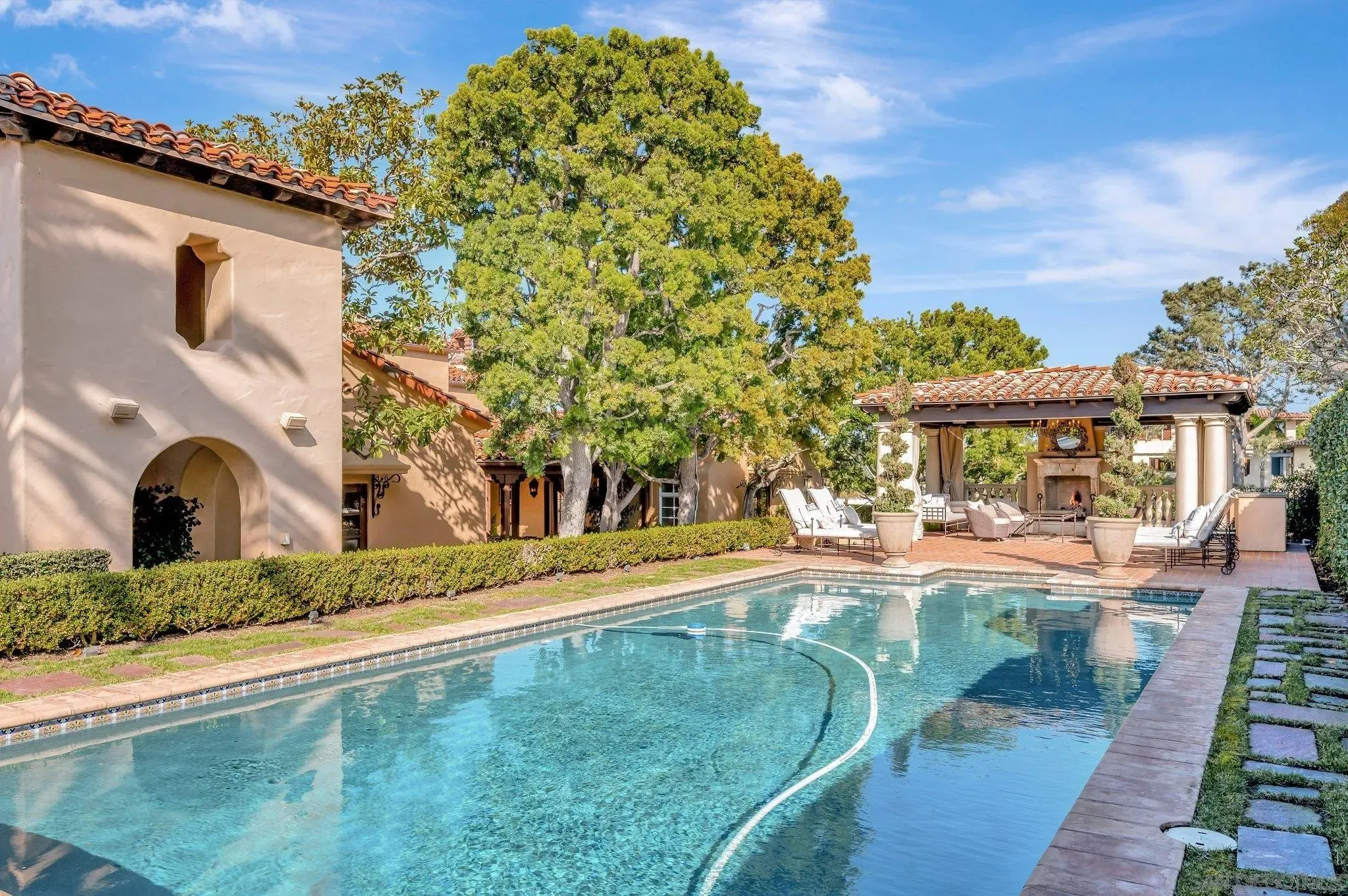 La Jolla, California 92037, United States, 6 Bedrooms Bedrooms, ,7 BathroomsBathrooms,Residential,Active,11003