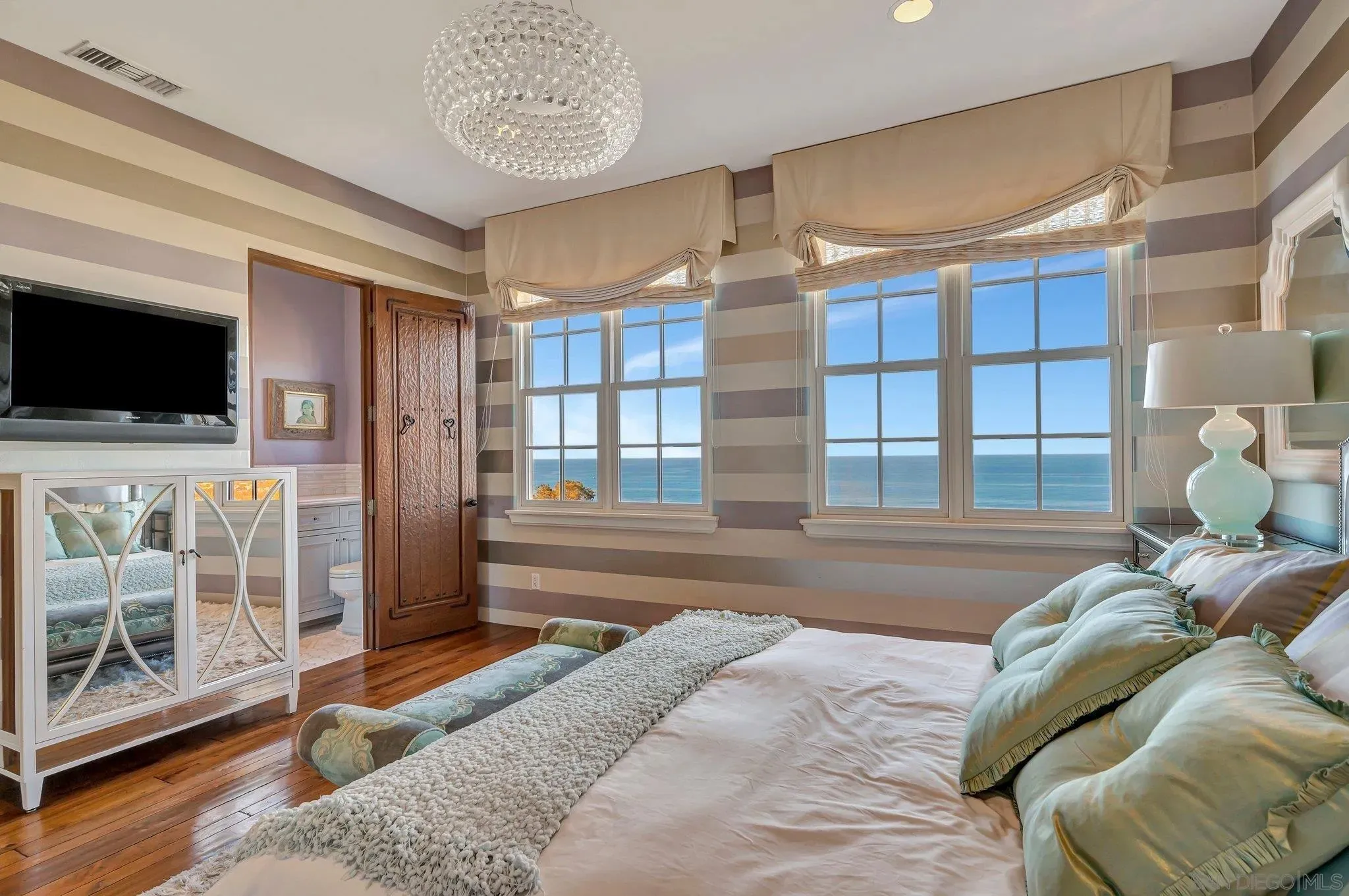 La Jolla, California 92037, United States, 6 Bedrooms Bedrooms, ,7 BathroomsBathrooms,Residential,Active,11003