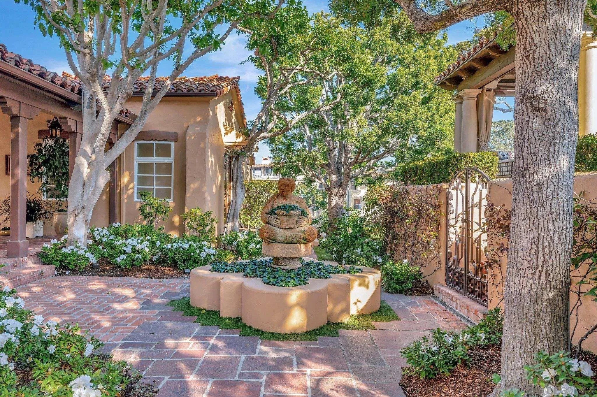 La Jolla, California 92037, United States, 6 Bedrooms Bedrooms, ,7 BathroomsBathrooms,Residential,Active,11003