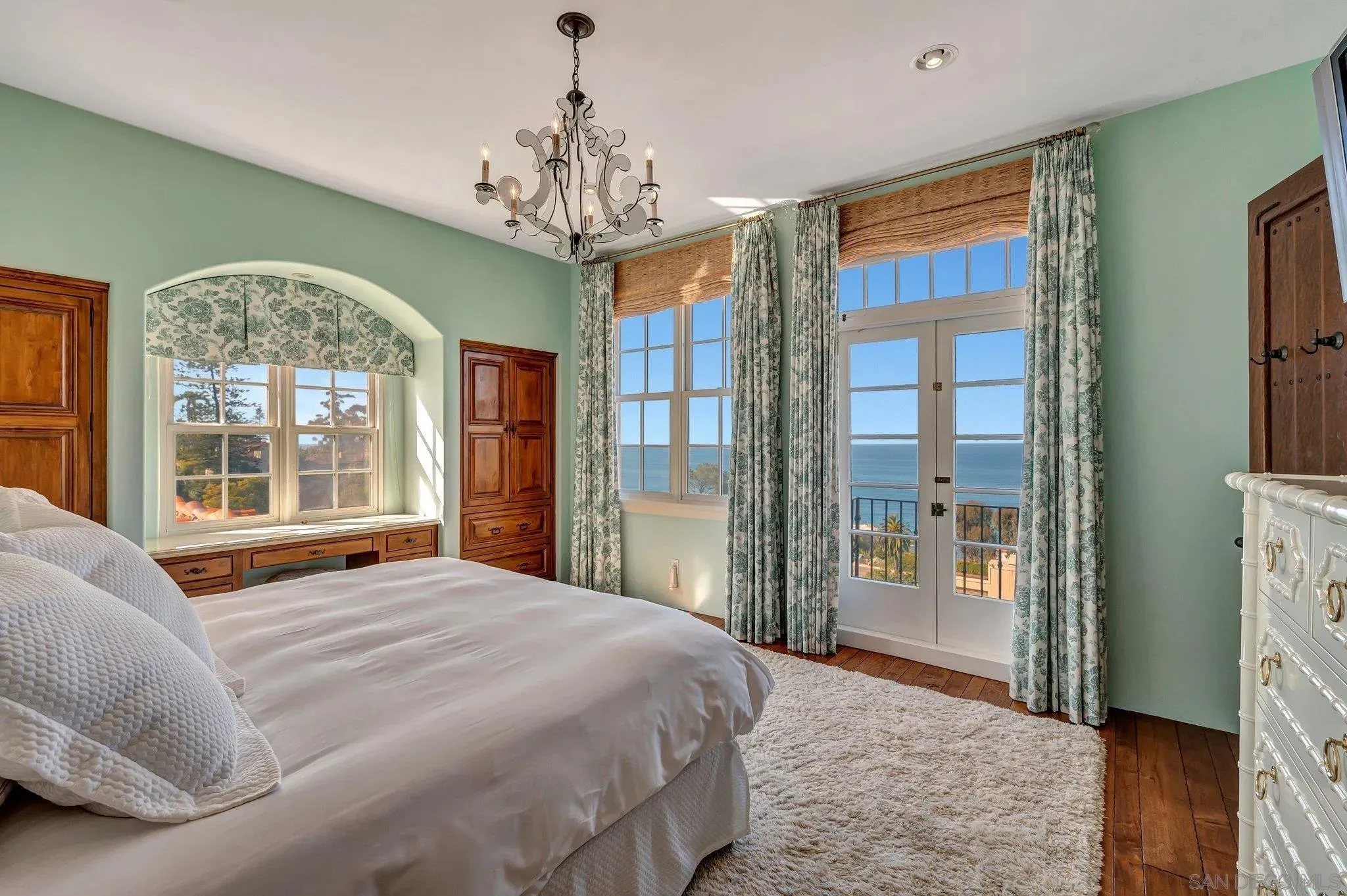 La Jolla, California 92037, United States, 6 Bedrooms Bedrooms, ,7 BathroomsBathrooms,Residential,Active,11003