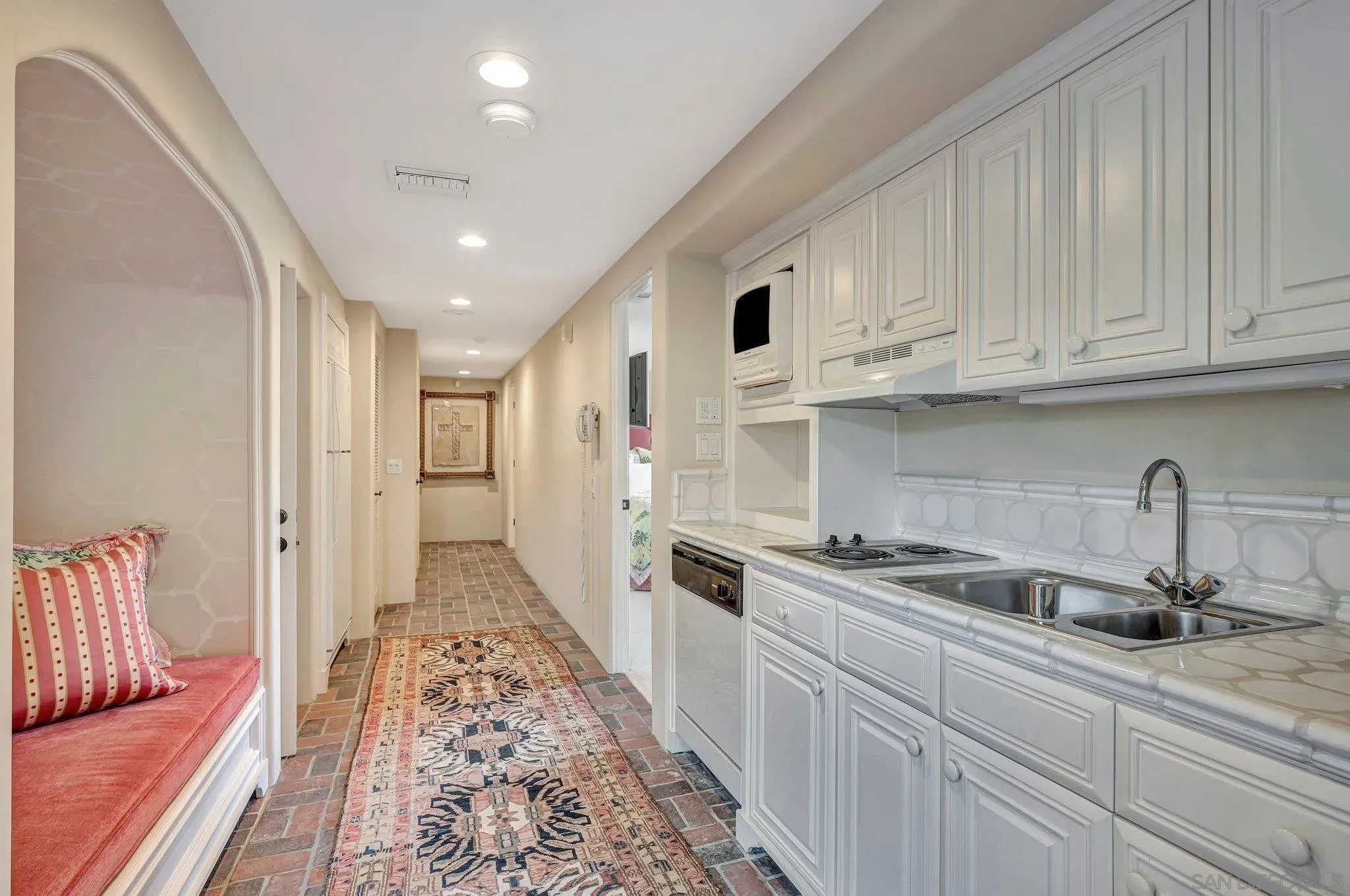 La Jolla, California 92037, United States, 6 Bedrooms Bedrooms, ,7 BathroomsBathrooms,Residential,Active,11003