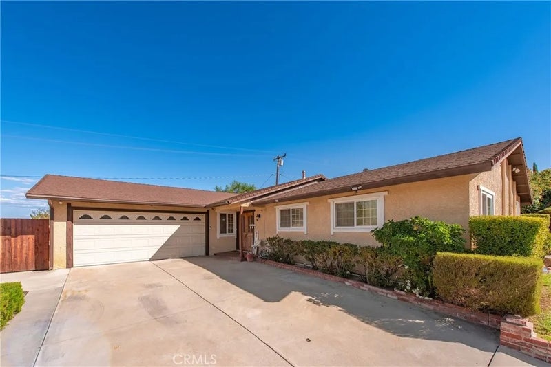 856 Moffatt Circle