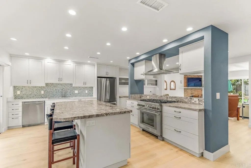 2462 LOZANA Road
