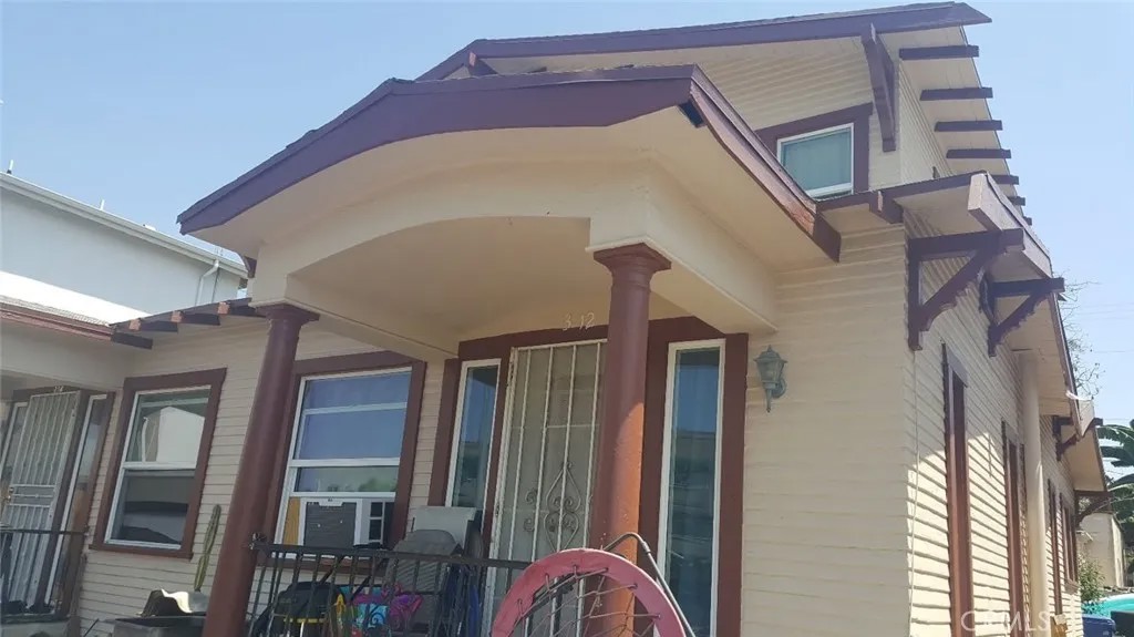 310 N Kenmore Avenue