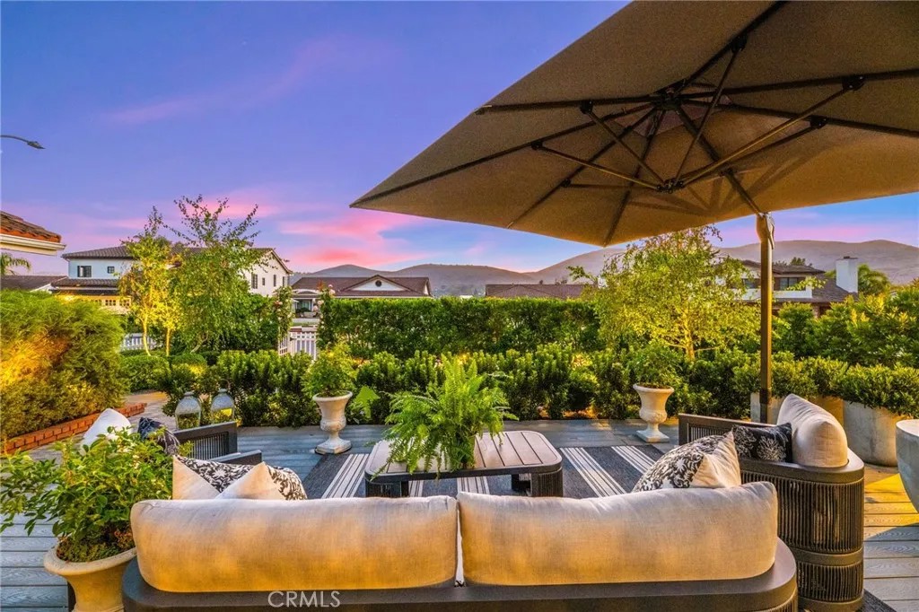 2933 Estancia