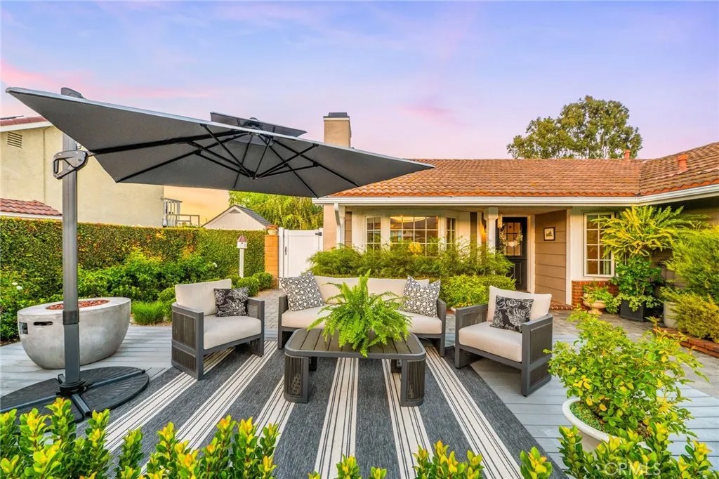 2933 Estancia