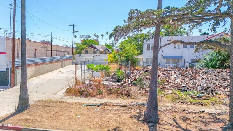 4357 Victoria Park