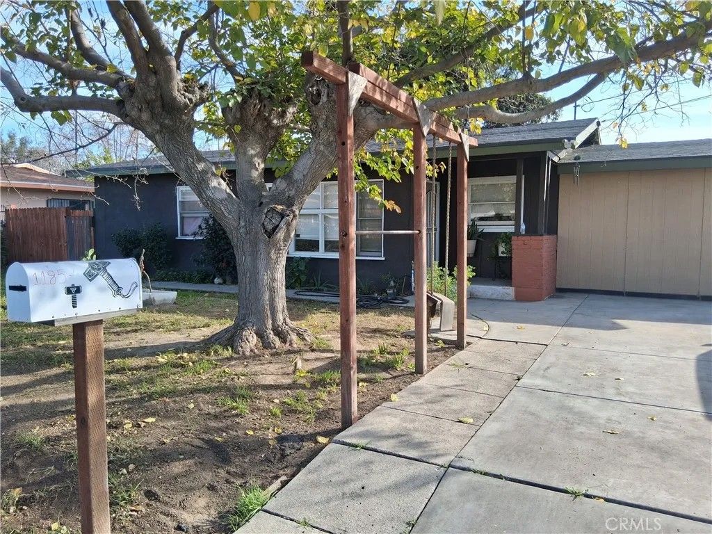 Photo of 1185 W Devonshire Ave, Hemet, CA 92543 (MLS # DW26024796)
