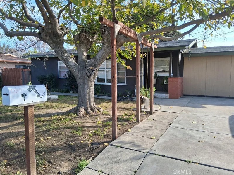 1185 W Devonshire