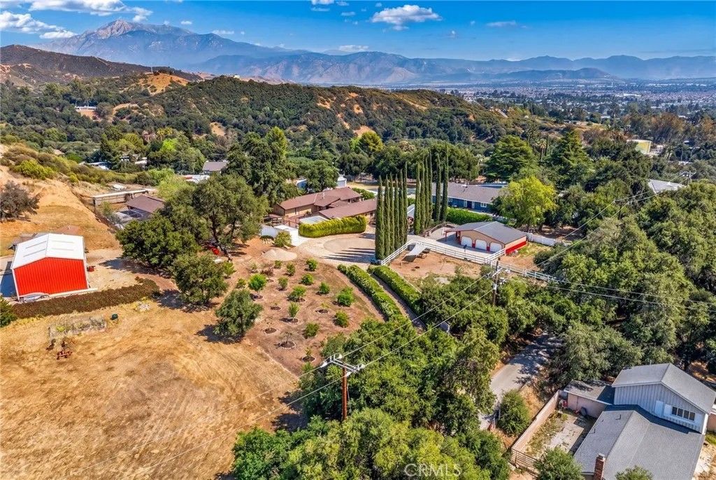 Photo of 9312 Avenida Altura Bella, Cherry Valley, CA 92223 (MLS # SW26098265)