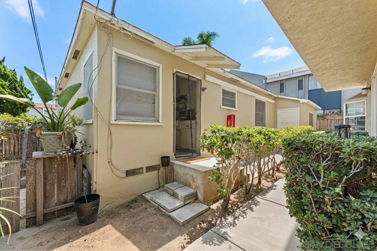 1956 Pacific Beach Dr