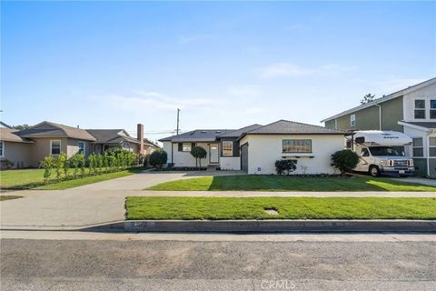 Photo of 2302 W 115th St, Hawthorne, CA 90250 (MLS # IV25275880)