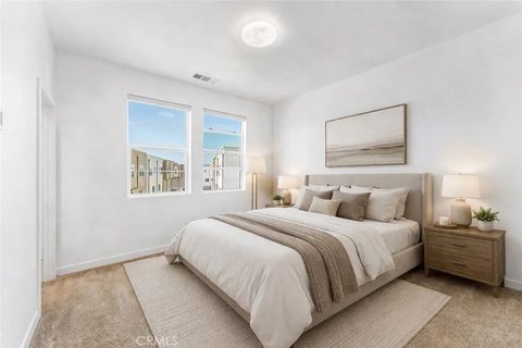 Tiny photo for 27568 Heron Pl, Valencia, CA 91381 (MLS # SR26063957)