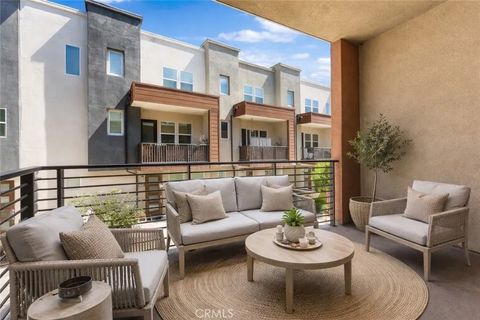 Tiny photo for 27568 Heron Pl, Valencia, CA 91381 (MLS # SR26063957)