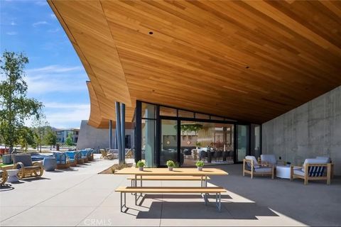 Tiny photo for 27568 Heron Pl, Valencia, CA 91381 (MLS # SR26063957)