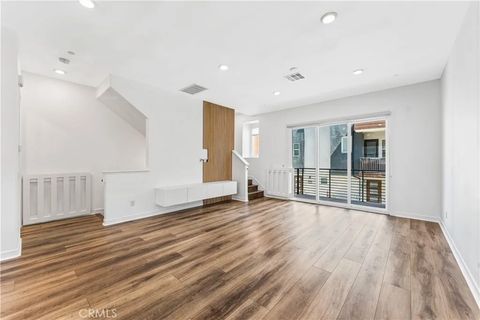 Tiny photo for 27568 Heron Pl, Valencia, CA 91381 (MLS # SR26063957)