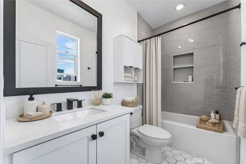 Tiny photo for 27568 Heron Pl, Valencia, CA 91381 (MLS # SR26063957)