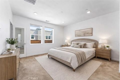 Tiny photo for 27568 Heron Pl, Valencia, CA 91381 (MLS # SR26063957)