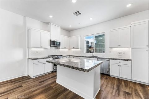 Tiny photo for 27568 Heron Pl, Valencia, CA 91381 (MLS # SR26063957)