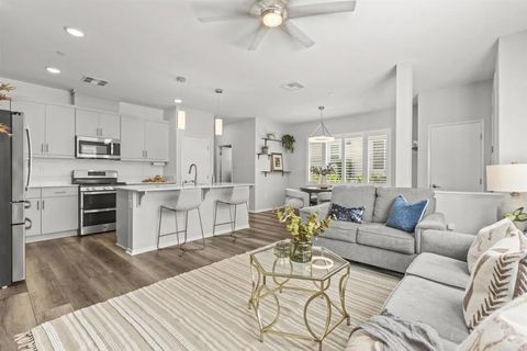Tiny photo for 323 Citrine Trail, Fallbrook, CA 92028 (MLS # NDP2509691)