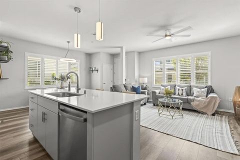 Tiny photo for 323 Citrine Trail, Fallbrook, CA 92028 (MLS # NDP2509691)