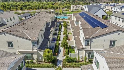Tiny photo for 323 Citrine Trail, Fallbrook, CA 92028 (MLS # NDP2509691)