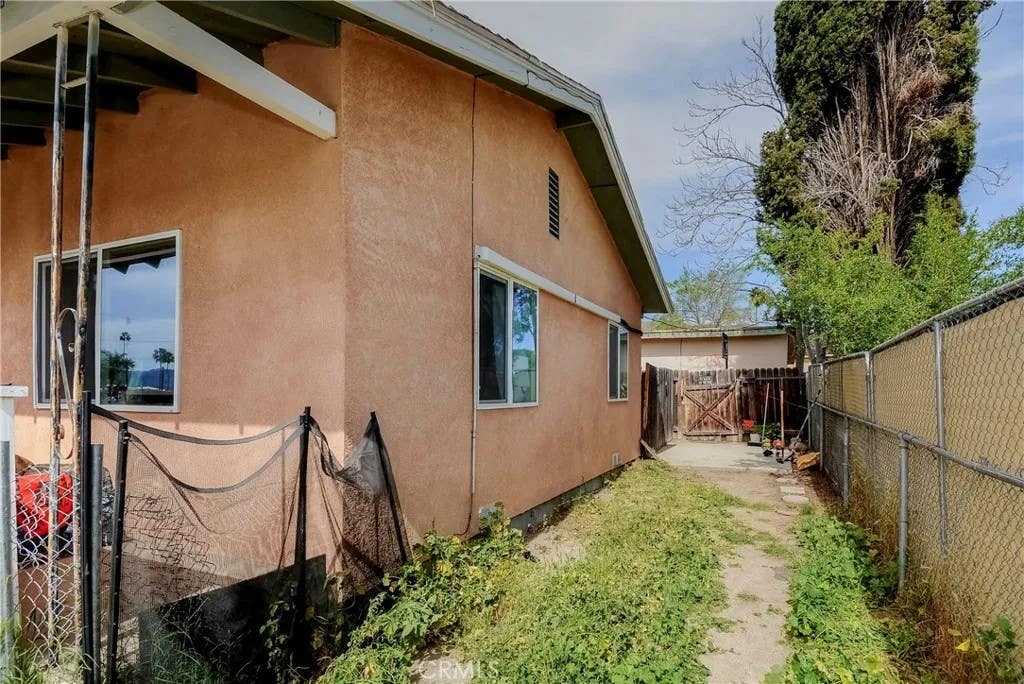 Photo of 185 N Scovell, San Jacinto, CA 92583 (MLS # CV26121995)