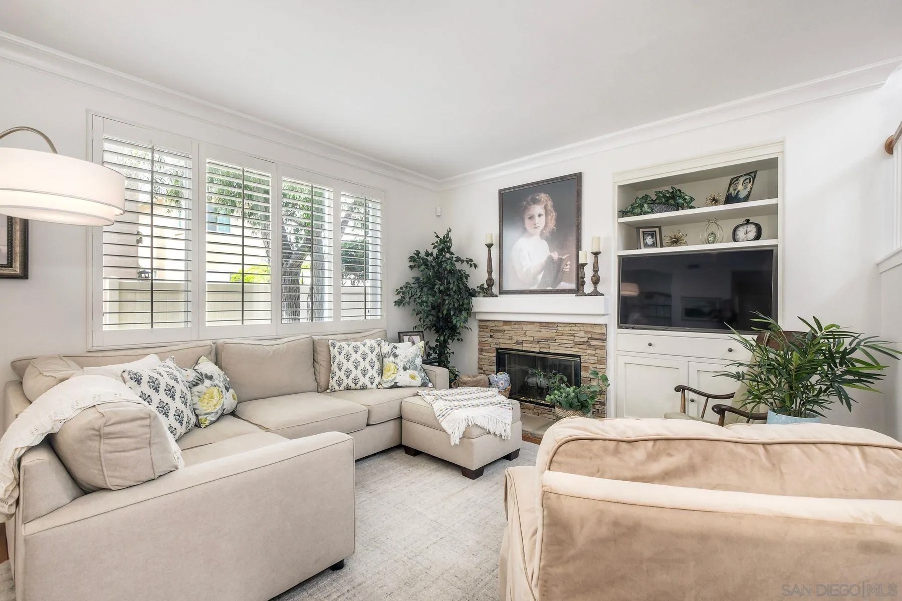 2947 West Canyon Avenue