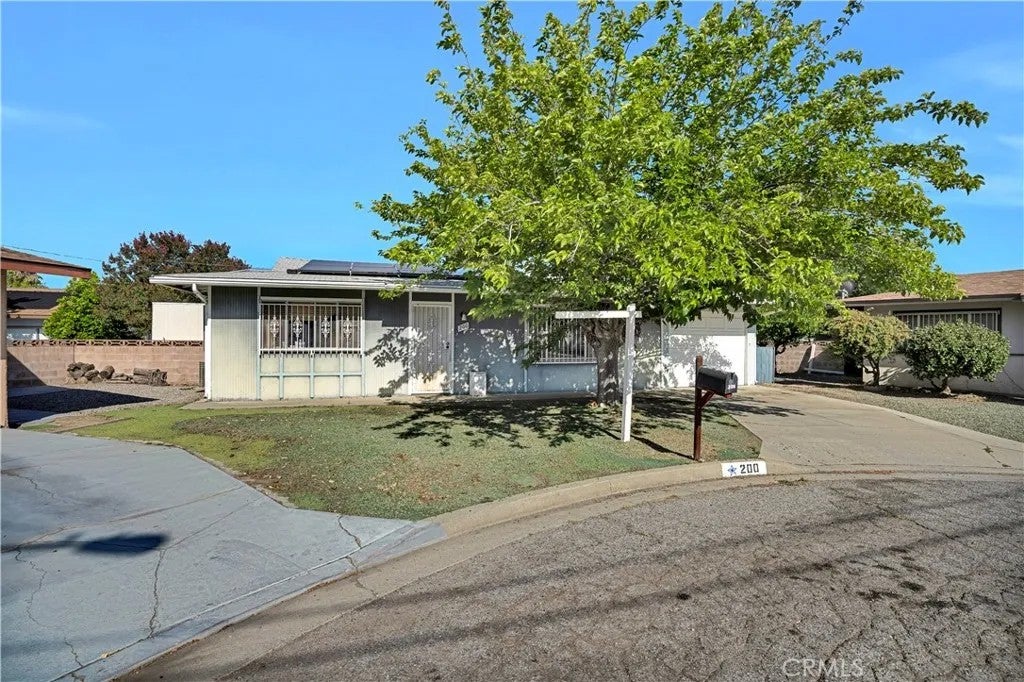 Photo of 200 Vivian LN, Hemet, CA 92543 (MLS # SW26106828)
