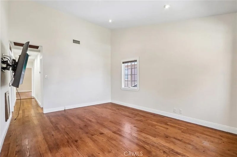 1534 W 213th