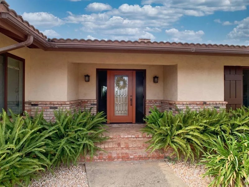 308 La Cresta Heights Rd