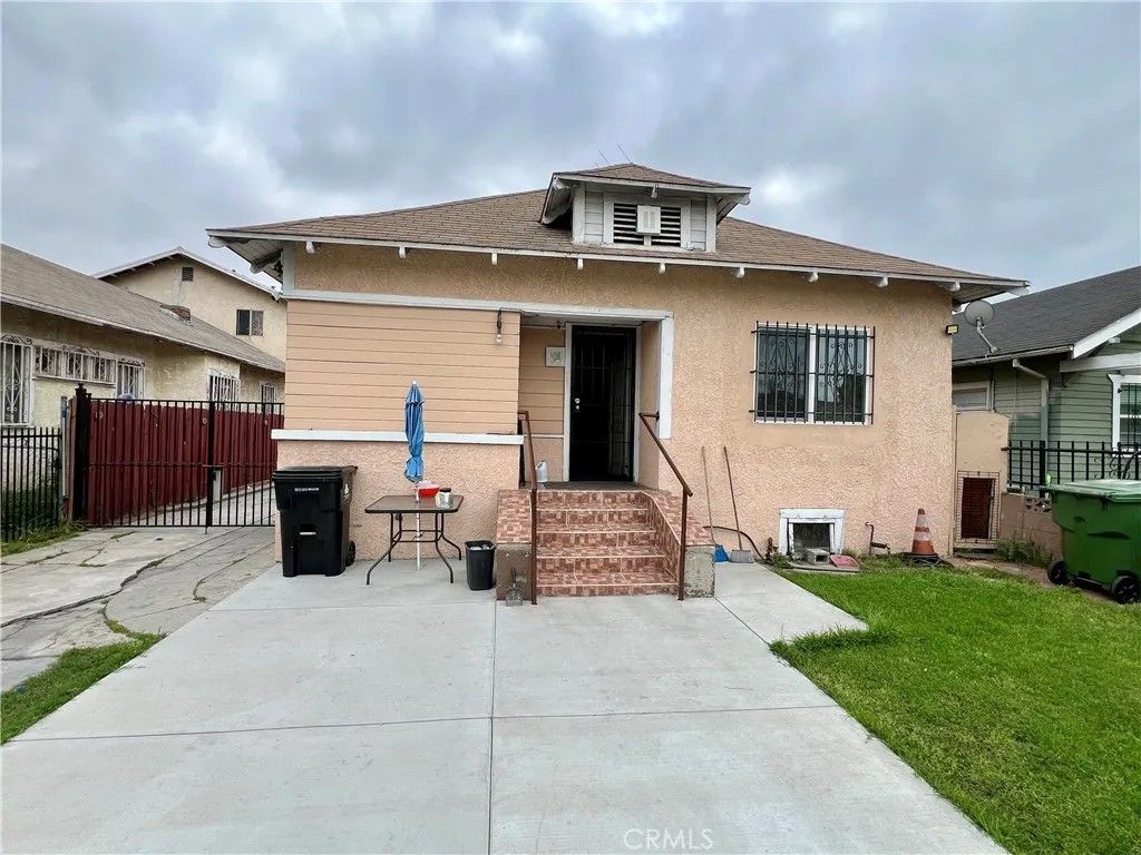 Photo of 5852 S Olive Street, Los Angeles, CA 90003 (MLS # DW26078013)